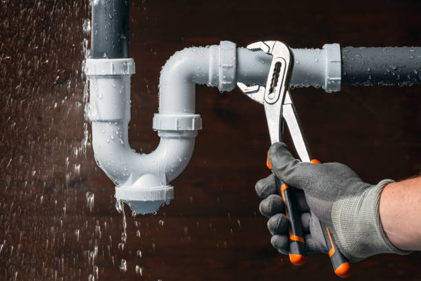 Professional Leak Detection technician working in Oakford, IN